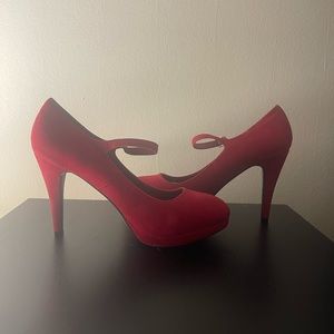 Vintage red heels. Size 10 worn only twice.